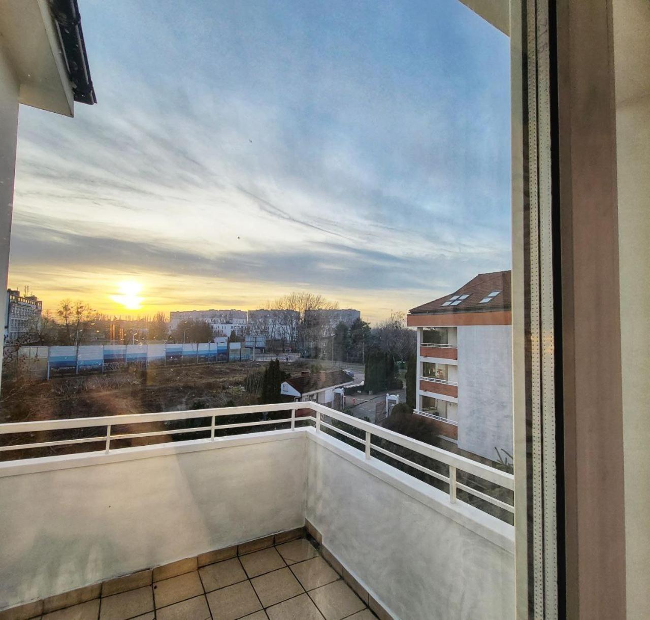 Przy Alejach Jerozolimskich Apartament *